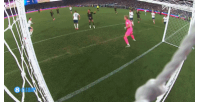 差点乌龙助攻！罗伯逊停球送礼佩德罗，后者射门被金斯基扑出